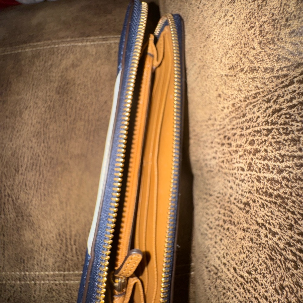 Michael Kors White/Blue Leather Jet Set Zip Around Wallet - Picture 3 of 3